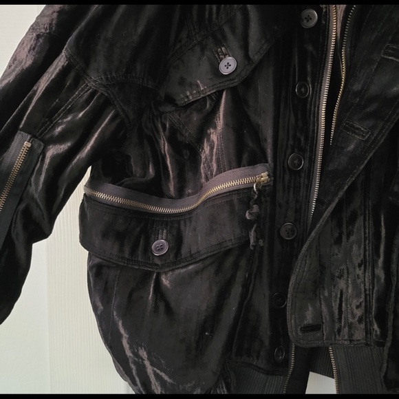 Super soft velvet jacket with versatile zippers. - Picture 10 of 11